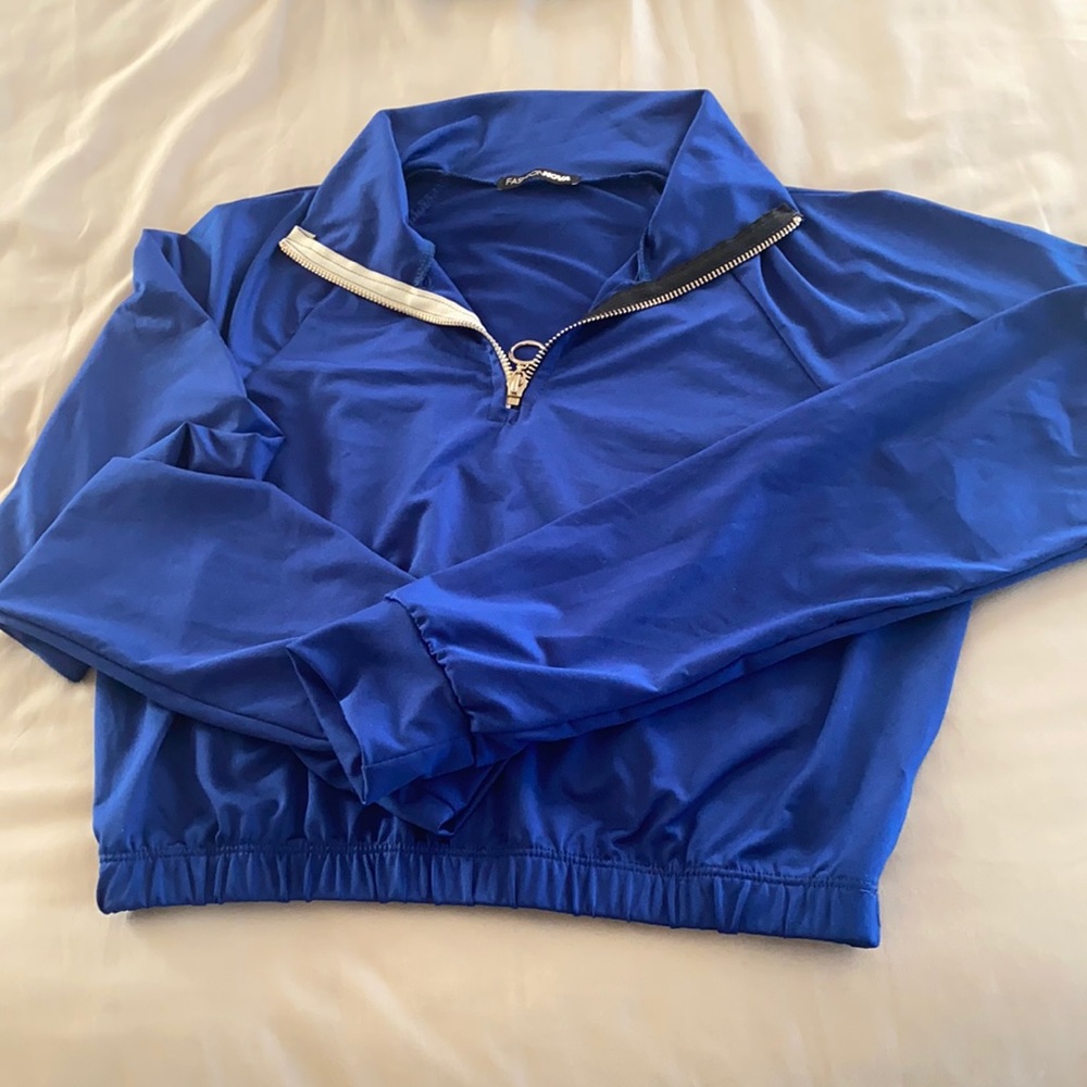 BLUE LONG SLEEVE CROP TOP